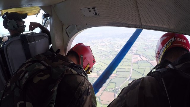 D-DAY - Saut sur le parvis de Sainte-Mère Église !