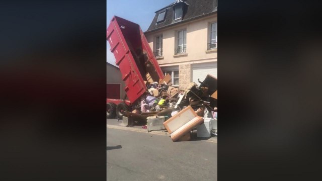 Des anciens locataires reçoivent leur propre bazar depuis leur ancienne adresse