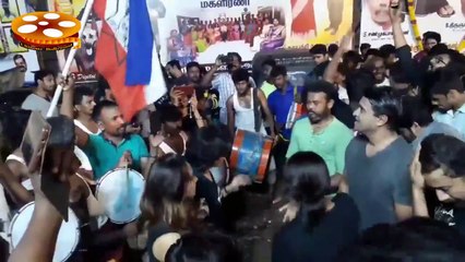 'काला' रिलीज़ के बाद रजनीकांत फैन्स ने थिएटर के बहार किया तूफान हंगामा