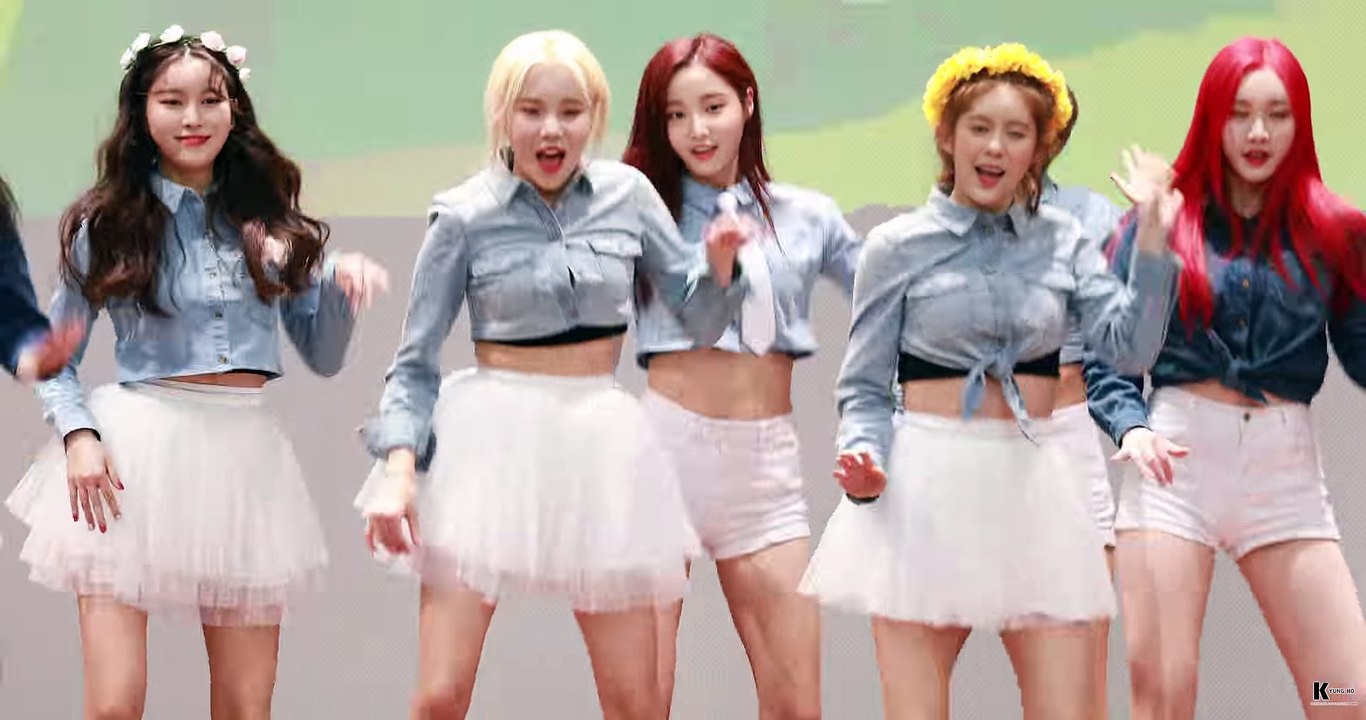 180107 영등포 팬사인회 모모랜드 (momoland) 뿜뿜 연우 4K 직캠 _ fancam - YouTube