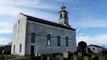 Wethouder Hamerslag verwijdert eerste vloertegel witte kerkje van Simonshaven / 2018