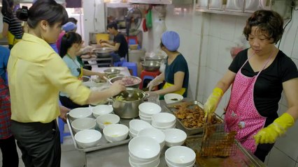 Bourdain teaches Obama the art of the noodle slurp