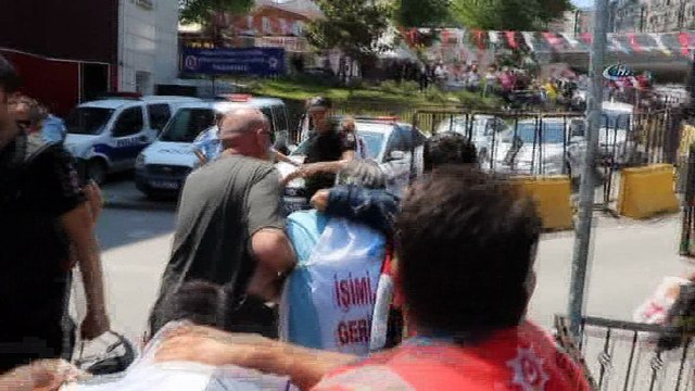 Kartal’da oturma eylemi yapan gruba polis müdahalesi: 8 gözaltı