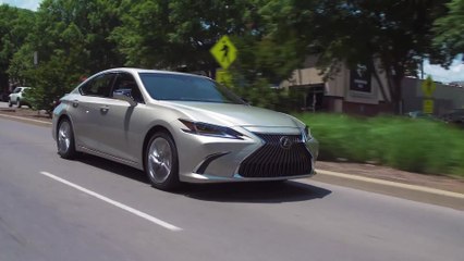 The new Lexus ES 300H in Ice Ecru Driving Video