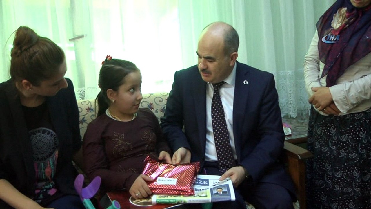Evlerinde karne aldılar