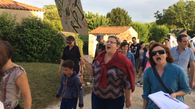 Les parents d’élèves manifestent pour le maintien du RPI Le Langon-Petosse