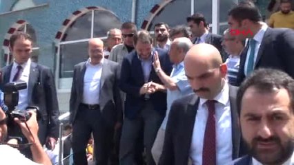 Bakan Albayrak, Cuma Namazı Çıkışı Esnafı Gezdi