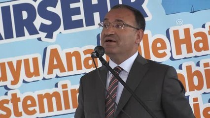 Bozdağ: "Bir Komutanımızın Baş Komutanını Alkışlamasından Daha Doğal Ne Olabilir"