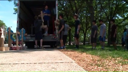 More Than 500 Crosses on Display in Chicago's Grant Park for Murder Victims