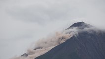 Guatemala ordena evacuación por nueva columna de flujo piroclástico en el volcán de Fuego
