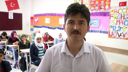 Suriyeli çocukların karne sevinci - SAKARYA