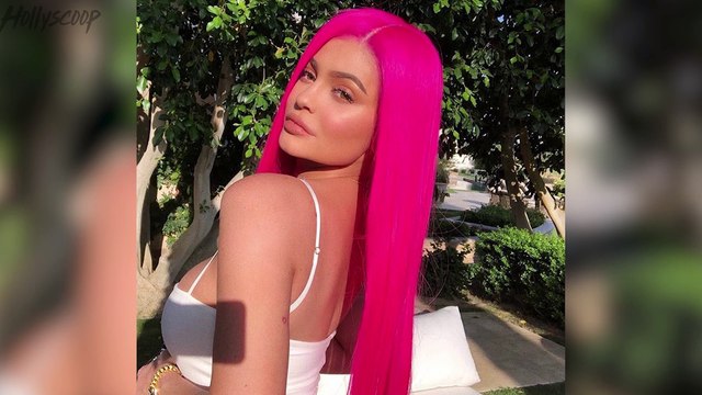 Kylie Jenner STRUGGLING To Be A Mom?