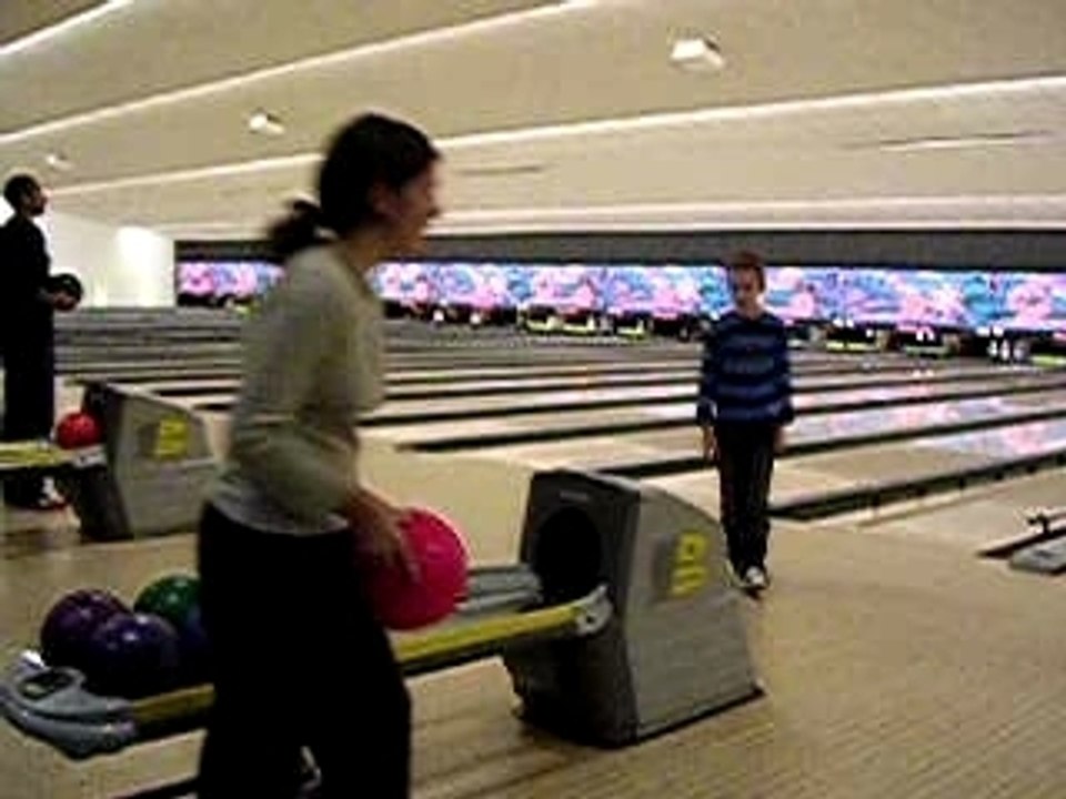 c0mpète de b0wling wiith el0 (c moii kii jou)