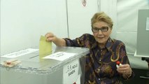 Yurtdışında yaşayan seçmenler oy kullanmaya başladı
