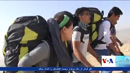 یکی از این تابوشکنی های زنان افغان، رو آوردن آنان به ورزش چتربازی است. لیدا حضوری، اولین دختر چترباز افغان است که از فراز کوه های بلند کابل و اطراف آن پرواز میک