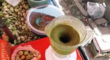 در ماه رمضان مصرف چتنی در کابل افزایش یافته است. در این ویدیو می بینید که  چتنی چگونه و از کدام مواد ساخته می شود. ویدیو : سید حسیب مودودی ـ صدای امریکا