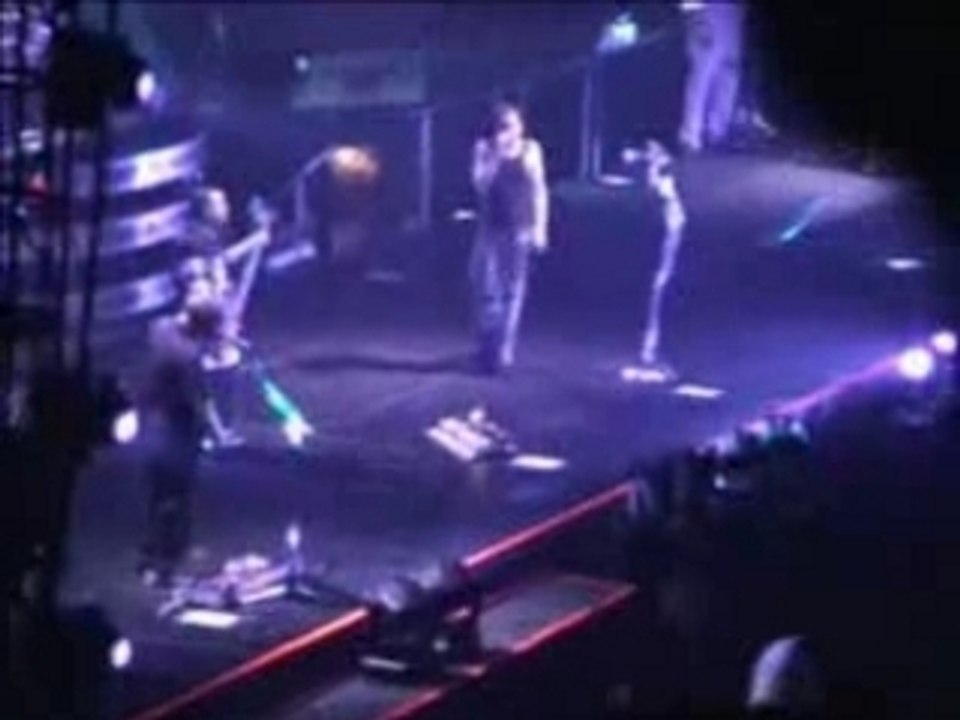 Korn - Blind (live à Bercy, Paris - 2002)