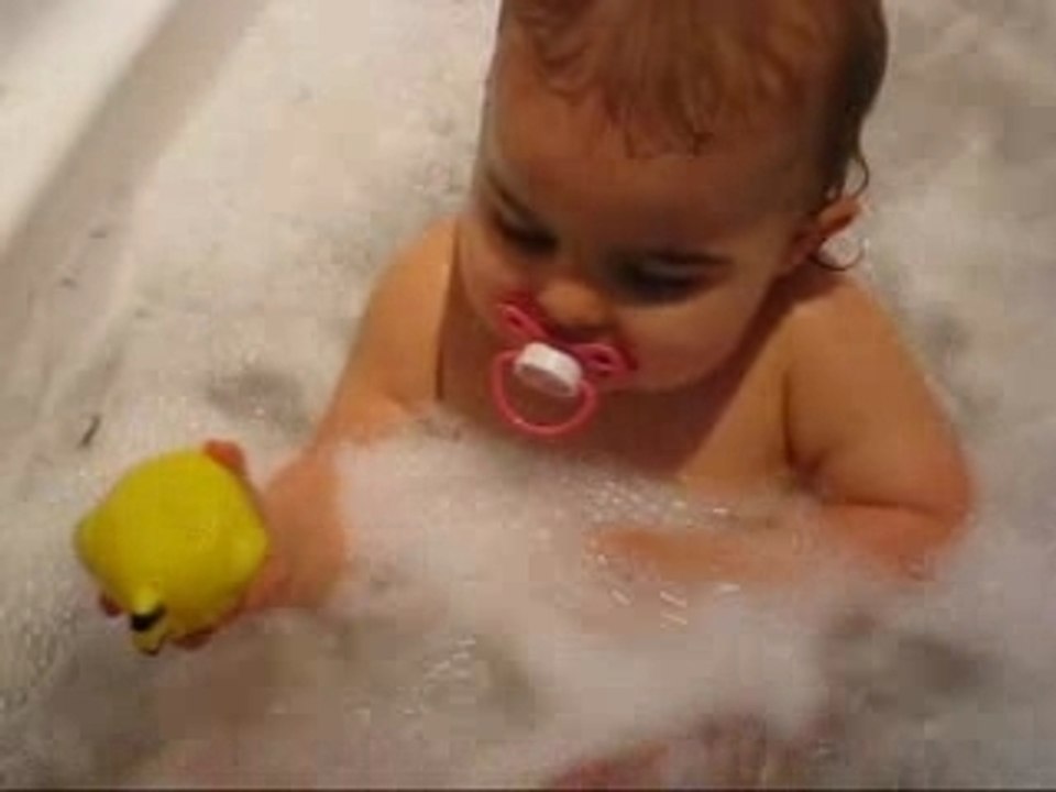 Bain avec papa!!
