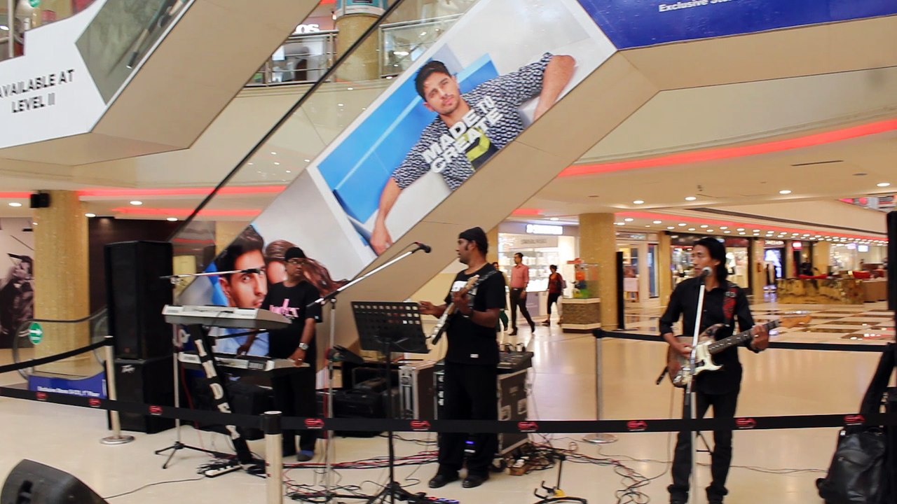 Index band playing music in Express Avenue Mall,Chennai..PART-3