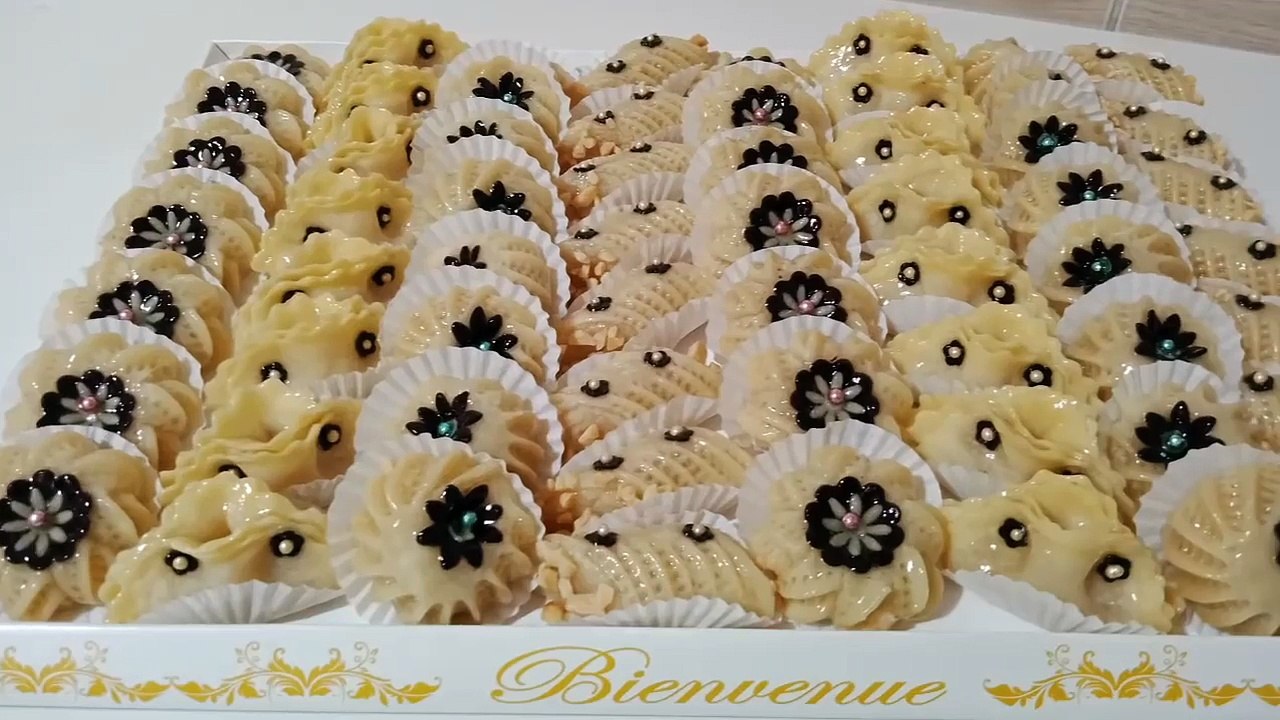 حلويات العيد/بنصف كيلو كاوكاو وبدون مرشم حضري بلاطو من حلويات اللوز