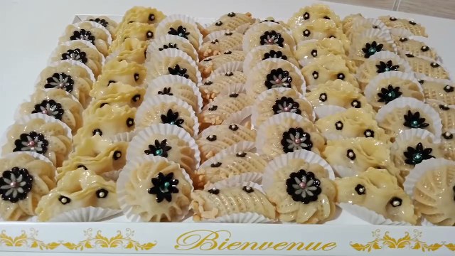 حلويات العيد/بنصف كيلو كاوكاو وبدون مرشم حضري بلاطو من حلويات اللوز