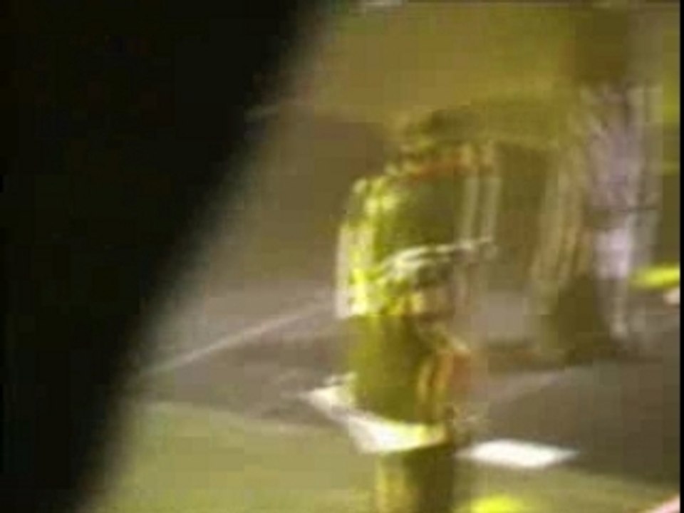 Korn - A.D.I.D.A.S. (live à Bercy, Paris - 2002)