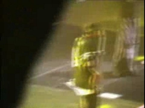 Korn - A.D.I.D.A.S. (live à Bercy, Paris - 2002)