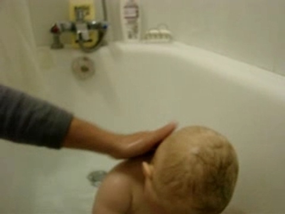 Oscar prend son bain