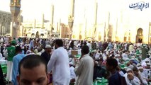 مسجد نبوی ﷺ میں گذشتہ 14 سالوں سے ماہ رمضان میں روزانہ سینکڑوں روزے داروں کی افطاری کروانے والا محمد خورشید اور اس کے بچوں کی کہانی. مدینہ المنورہ مسجد نبوی ﷺ س