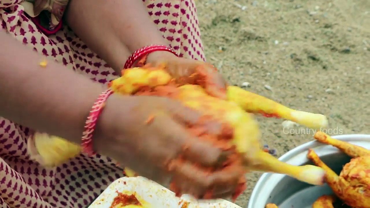 இந்தப் பெண் கோழி பொரிக்கும் அழகைப் பாருங்கள் வீடியோ இணைப்பு