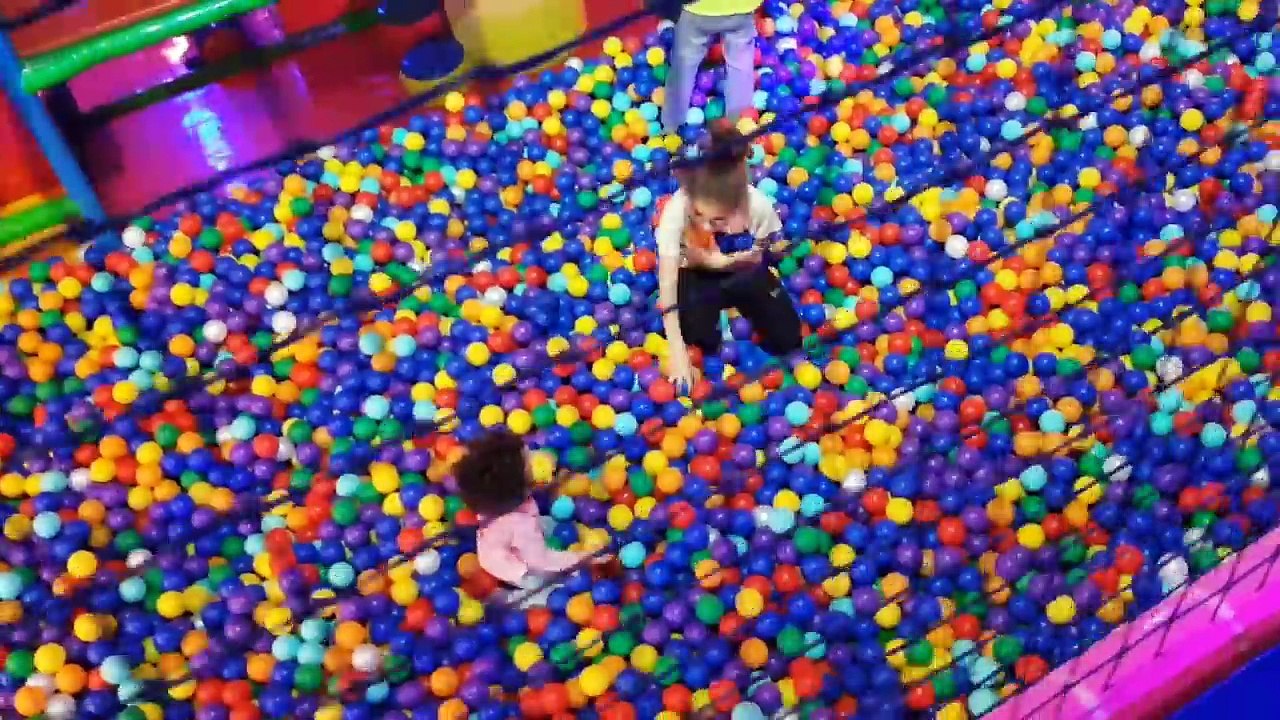 ON S’AMUSE DANS UN PARC DE JEUX !