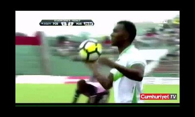 Her şey bir anda oldu! Futbolcular ve hakemler kendilerini yere bıraktı