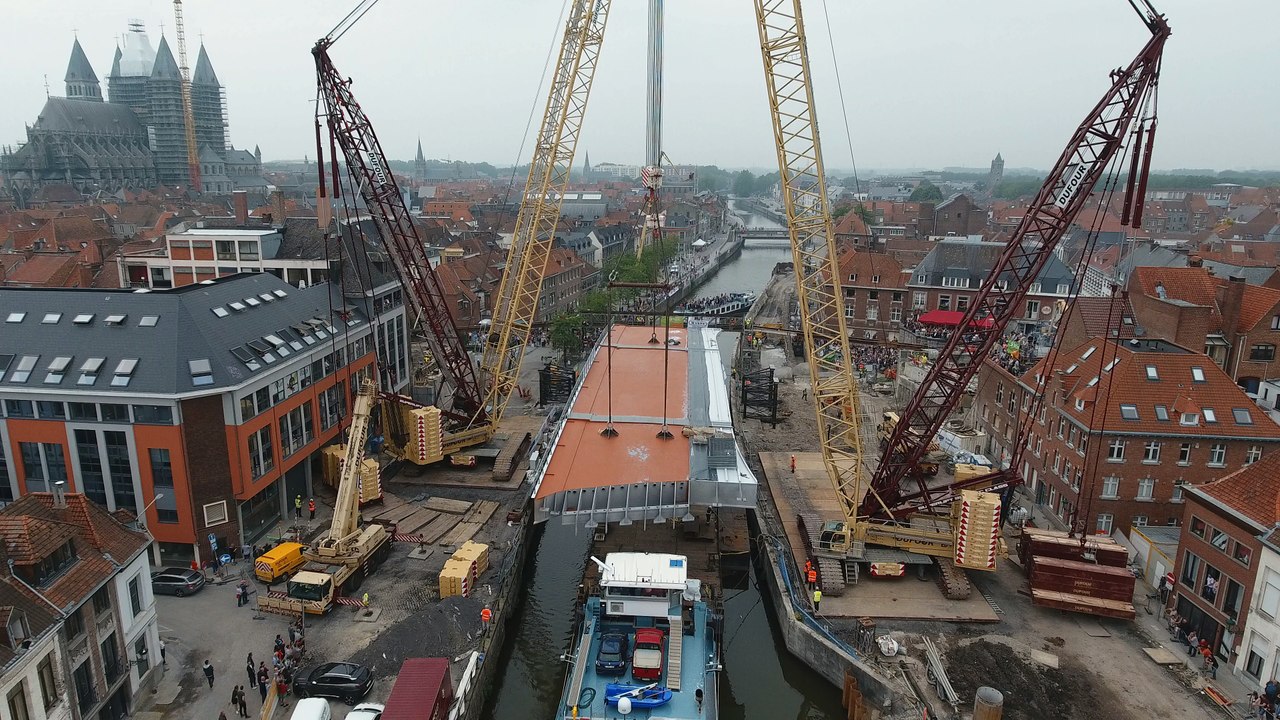La pose du pont à Ponts vue par un drone