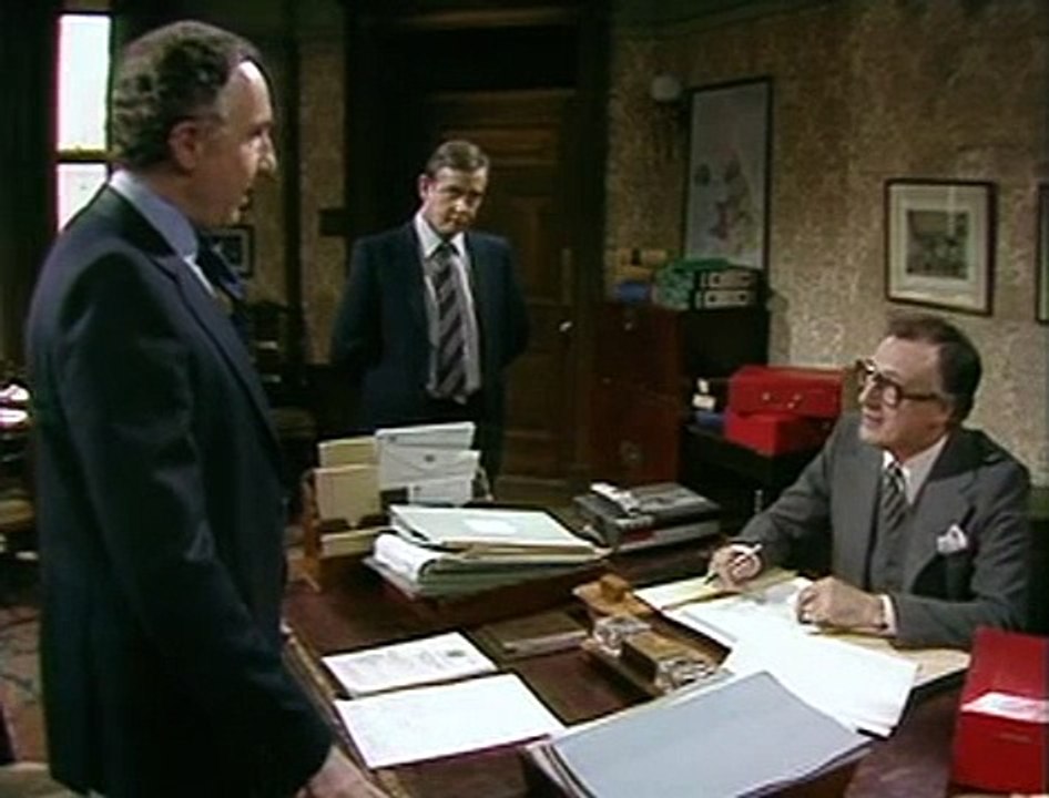 Yes Minister S01e05