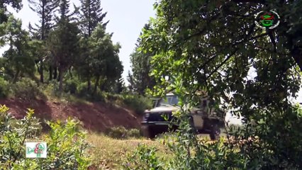 الجزائر - دورية برفقة الفوج 12 مظليين مغاوير في عملية تمشيط لغابات وجبال البويرة خلال شهر رمضان