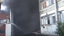 Davutpaşa'da Yangın... Çok Sayıda İtfaiye Ekibi Yangını Kontrol Altına Almaya Çalışıyor