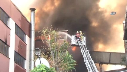 Davutpaşa'da Bulunan Bir İplik Fabrikasında Yangın Çıktı.