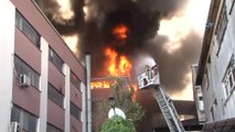 Davutpaşa'da Bulunan Bir İplik Fabrikasında Yangın Çıktı.