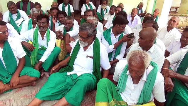 பொதுப்பணித்துறை அலுவலகம் முன்பு விவசாயிகள் காத்திருப்பு போராட்டம்-வீடியோ