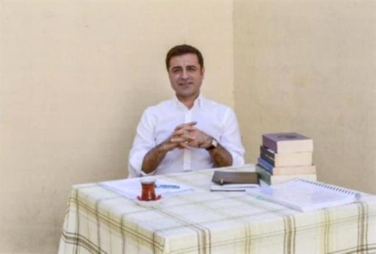 Demirtaş'tan Erdoğan'a: İspatla, Senin Lehine Adaylıktan Çekileceğim