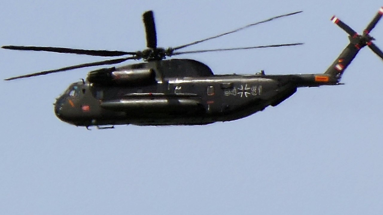 CH53 84+91 im Tiefflug über Günzburg