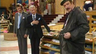 Are You Being Served S07E04  Mrs Slocombe, Senior Person