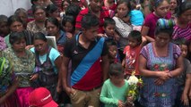 Guatemala: sobrevivientes entierran a víctimas