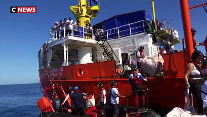 Tải video: L'Espagne accueillera le navire avec 629 migrants en Méditerranée