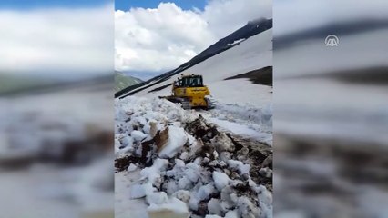 Camili'de haziran ayında kar temizleme çalışması - ARTVİN