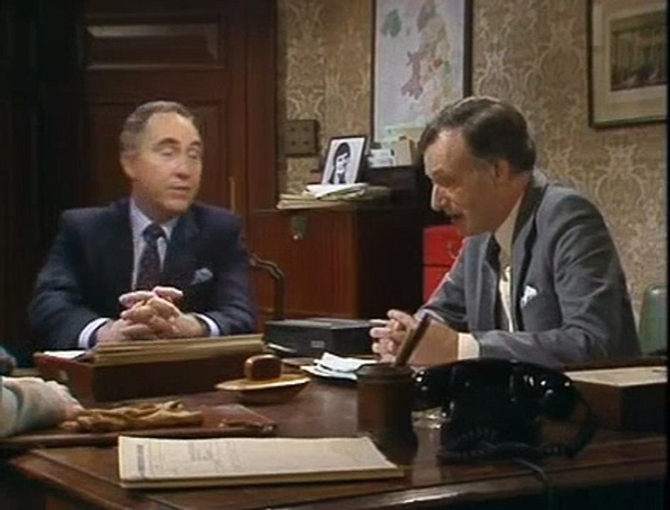 Yes Minister S02e04