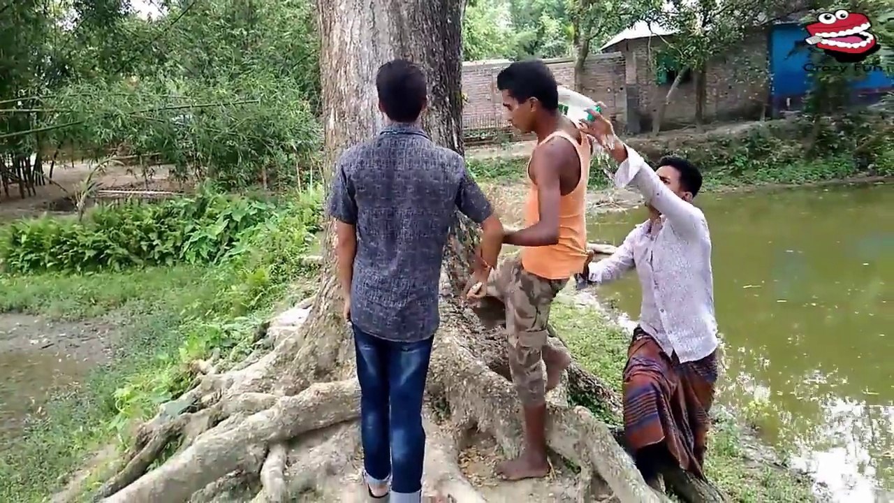 गांव के ये लड़के अचानक से कर देते हैं किसी के साथ भी मज़ाक !