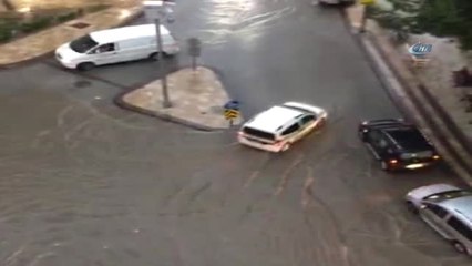 Denizli'de Sağanak Yağmur Su Baskınlarına Neden Oldu