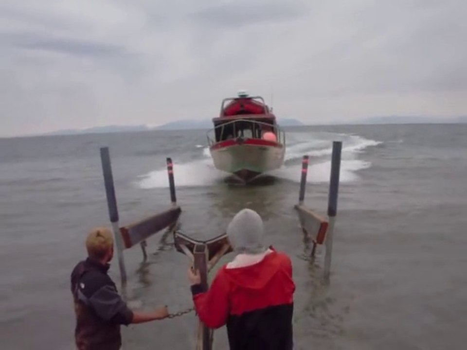 Amarrer un bateau en mode extrême... Joli