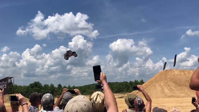 Très gros saut et très grosse gamelle... Douloureux